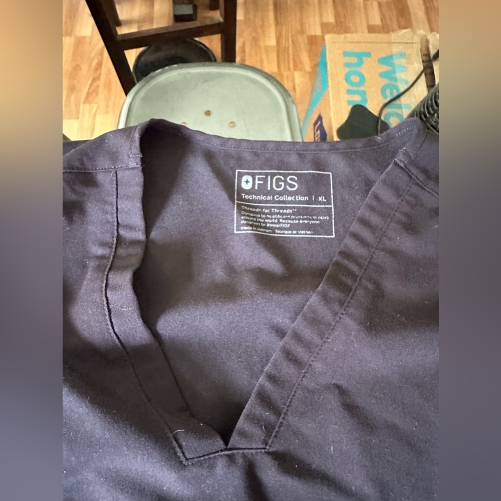 Fig scrub set in black top size XL bottoms 2x